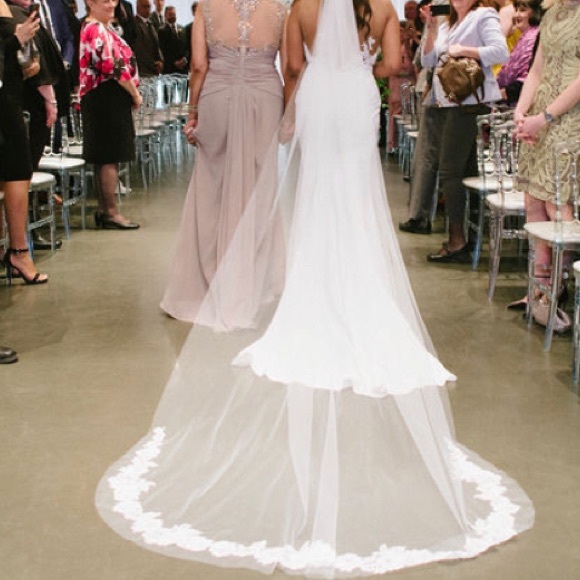 ✨Pronovias Wedding Dress • Atelier 2016 Collection ✨ - Picture 14 of 16